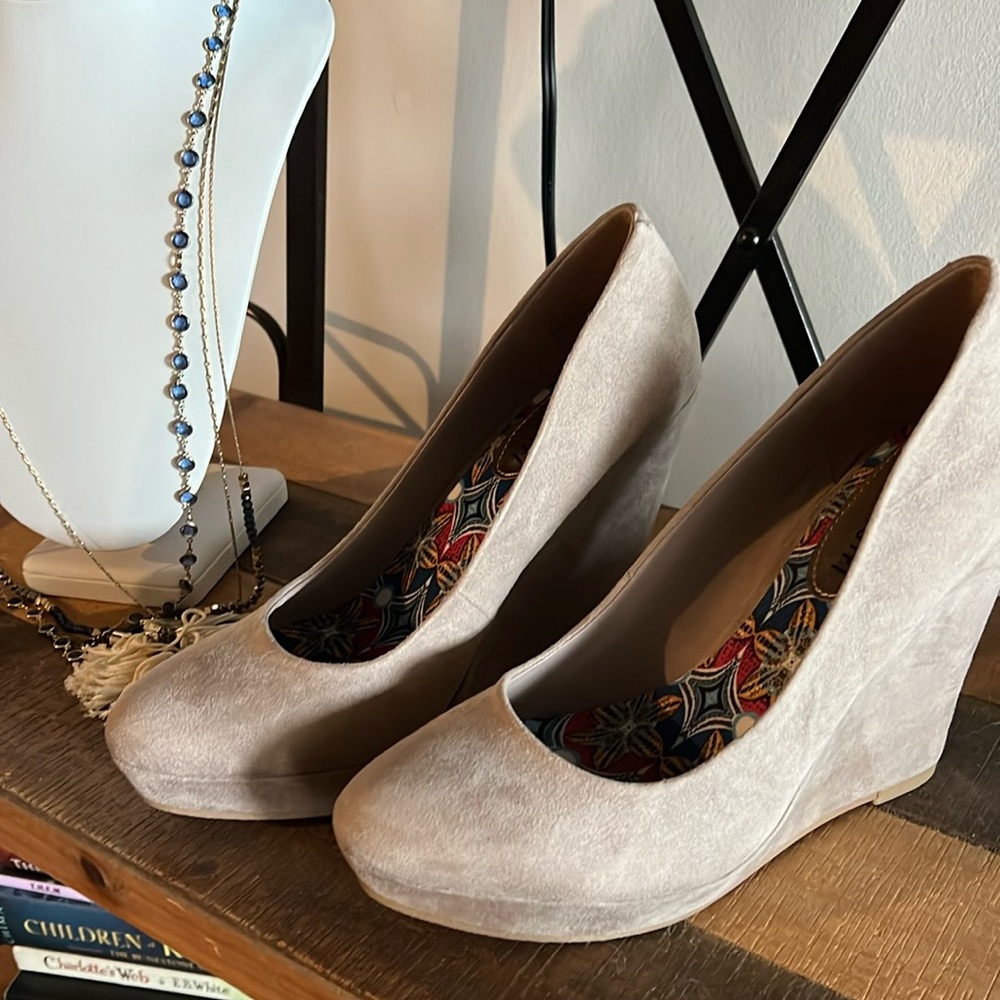 NEW Suede Madden Girl Wedges 7.5